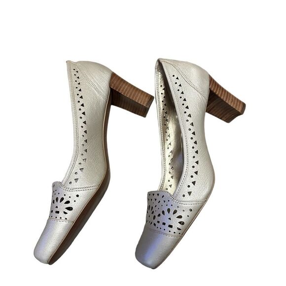 Joan & David luxe pale gold leather with wood look heels size 9.5 - Picture 9 of 10